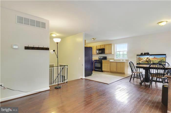 1211 Hollyoak Road Odenton, MD 21113 - Photo 3 of 30 Living Room
