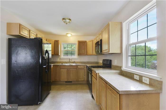 1211 Hollyoak Road Odenton, MD 21113 - Photo 4 of 30 Kitchen