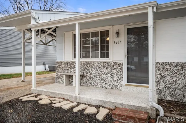 $190,000 | 4814 Orange Blossom Lane, Hazelwood, MO 63042