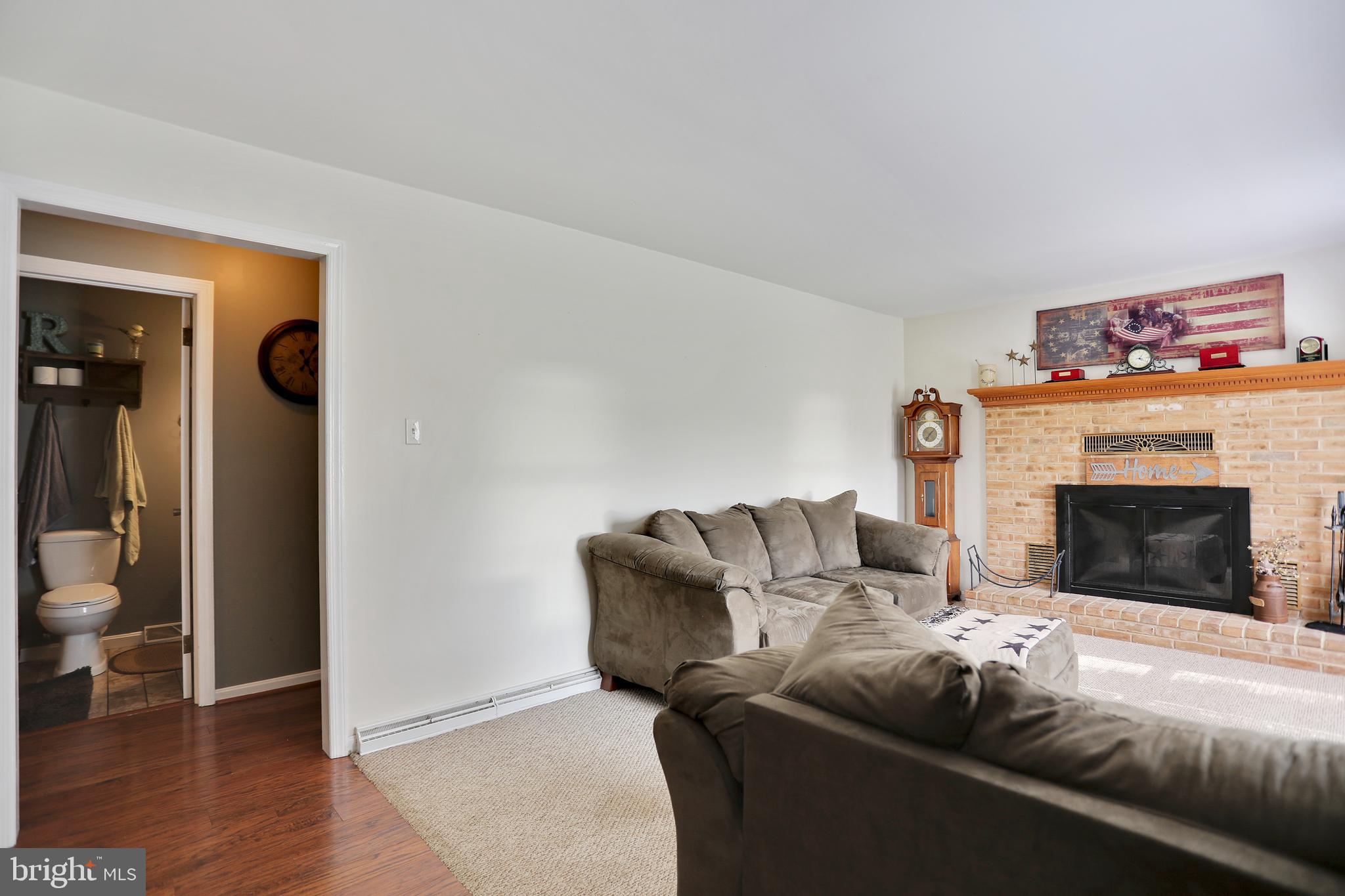 8439 Neck Road Williamsport, MD 21795 - Photo 5 of 72 Living room