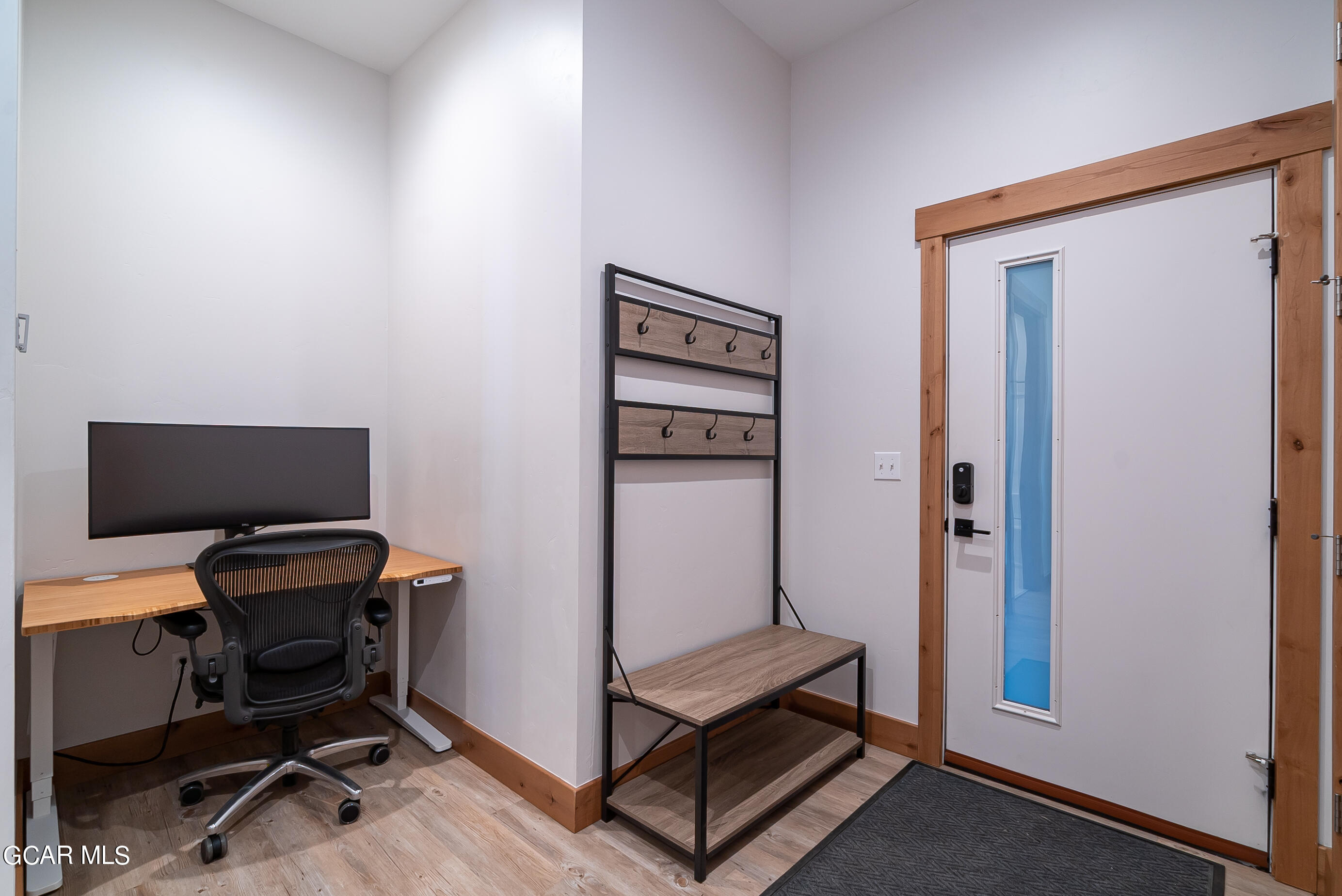 40 Springview Lane, Unit B104 Fraser, CO 80442 - Photo 28 of 46 Entry / Study Nook