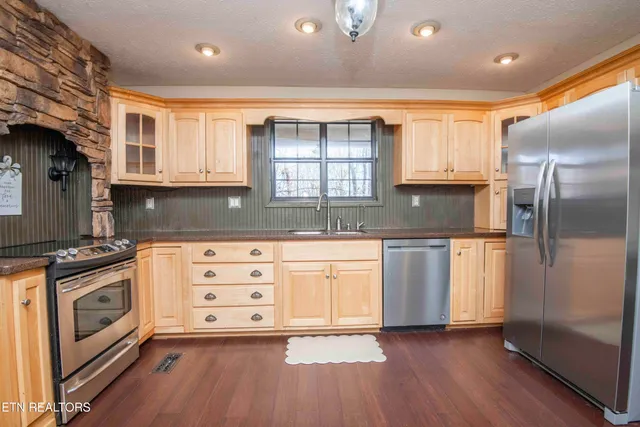 $750,000 | 121 Old State Circle, Powell, TN 37849