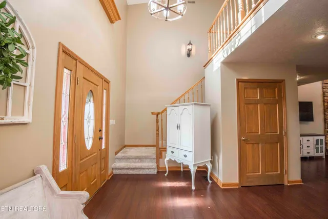 $750,000 | 121 Old State Circle, Powell, TN 37849