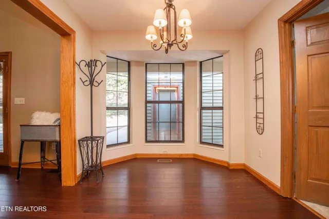 $750,000 | 121 Old State Circle, Powell, TN 37849