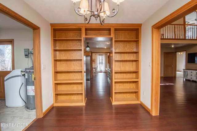 $750,000 | 121 Old State Circle, Powell, TN 37849