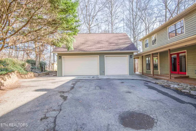 $750,000 | 121 Old State Circle, Powell, TN 37849