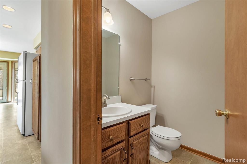 1605 Crestline Lane Rochester Hills, MI 48307 - Photo 17 of 43