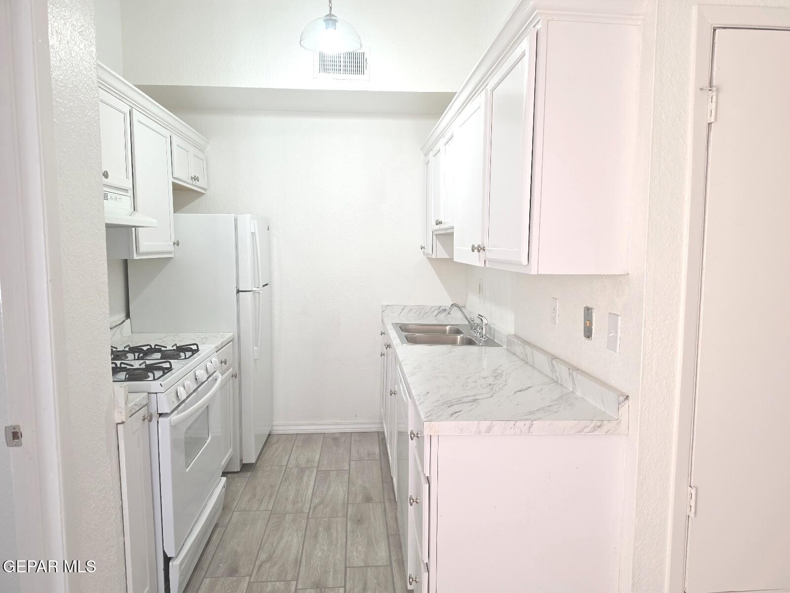 944 Montera Road El Paso, TX 79907 - Photo 8 of 21 20260903_100237