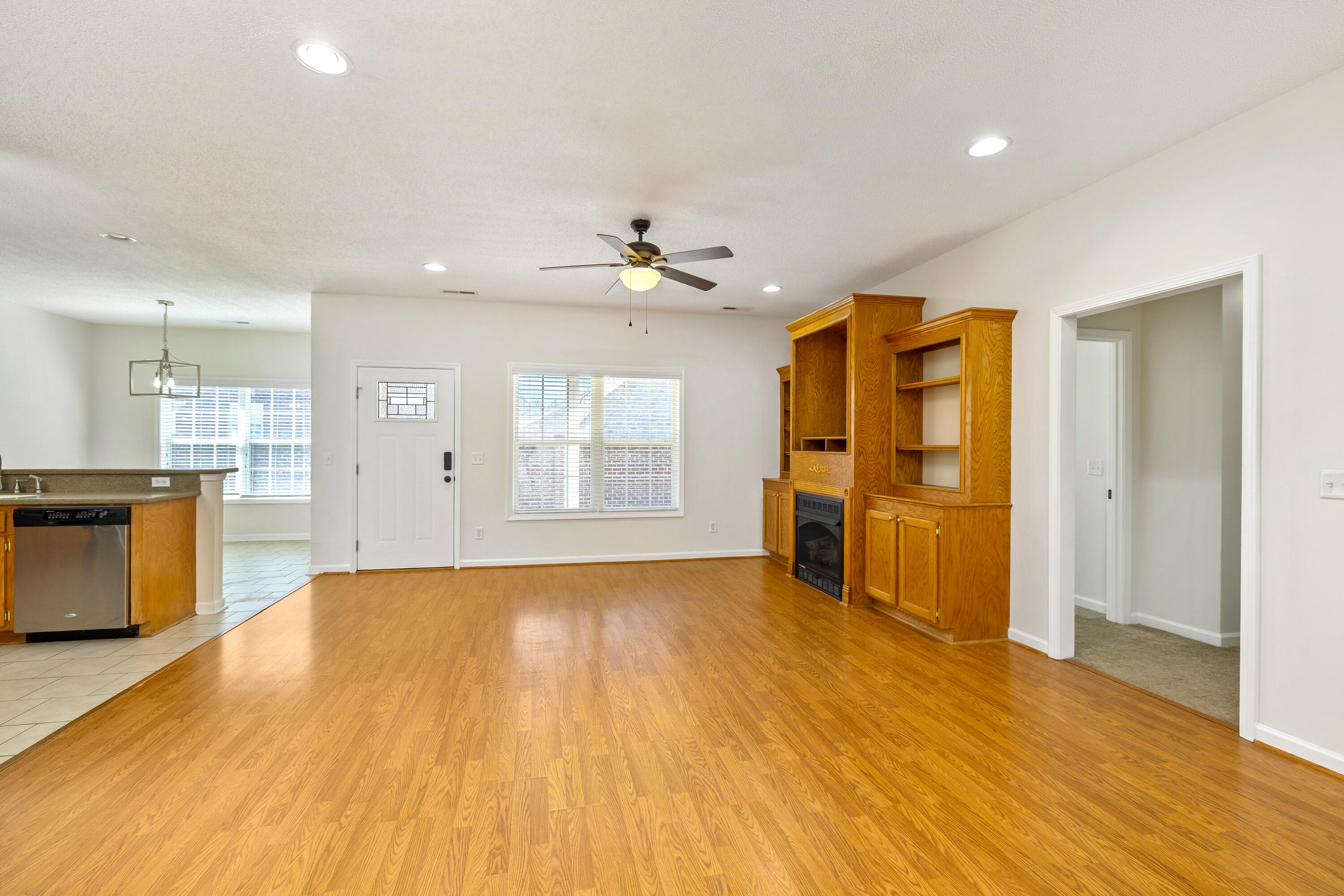 2174 Balclutha Lane Sumter, SC 29153 - Photo 4 of 37 09