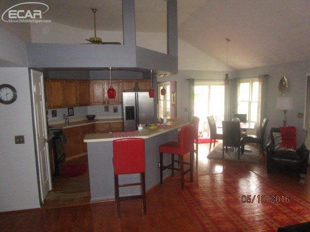 19107 Hickory Ridge Road Fenton, MI 48430 - Photo 15 of 24 21145126-14.JPG