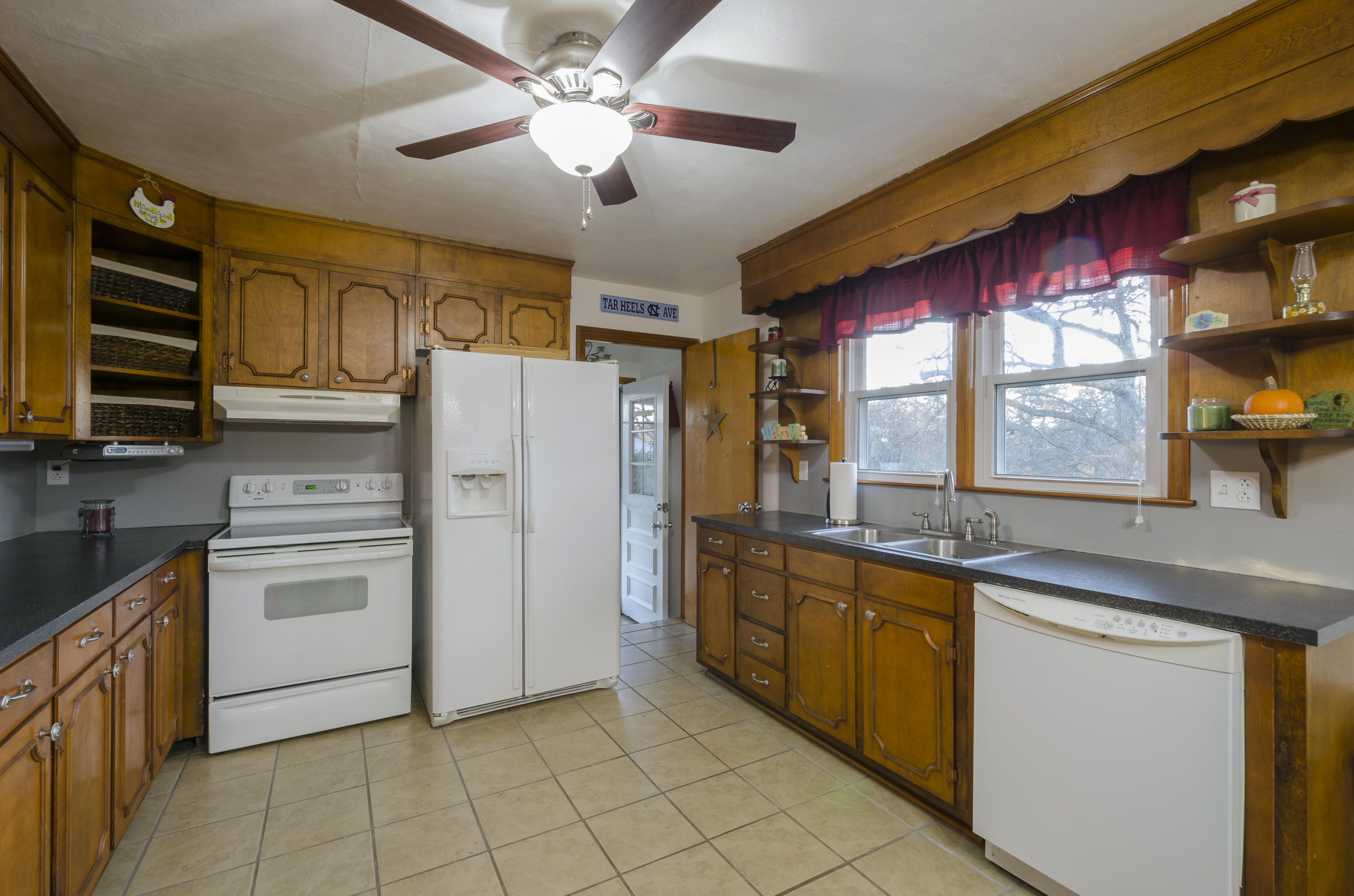 2161 Feather Road Vinton, VA 24179 - Photo 11 of 36 Kitchen