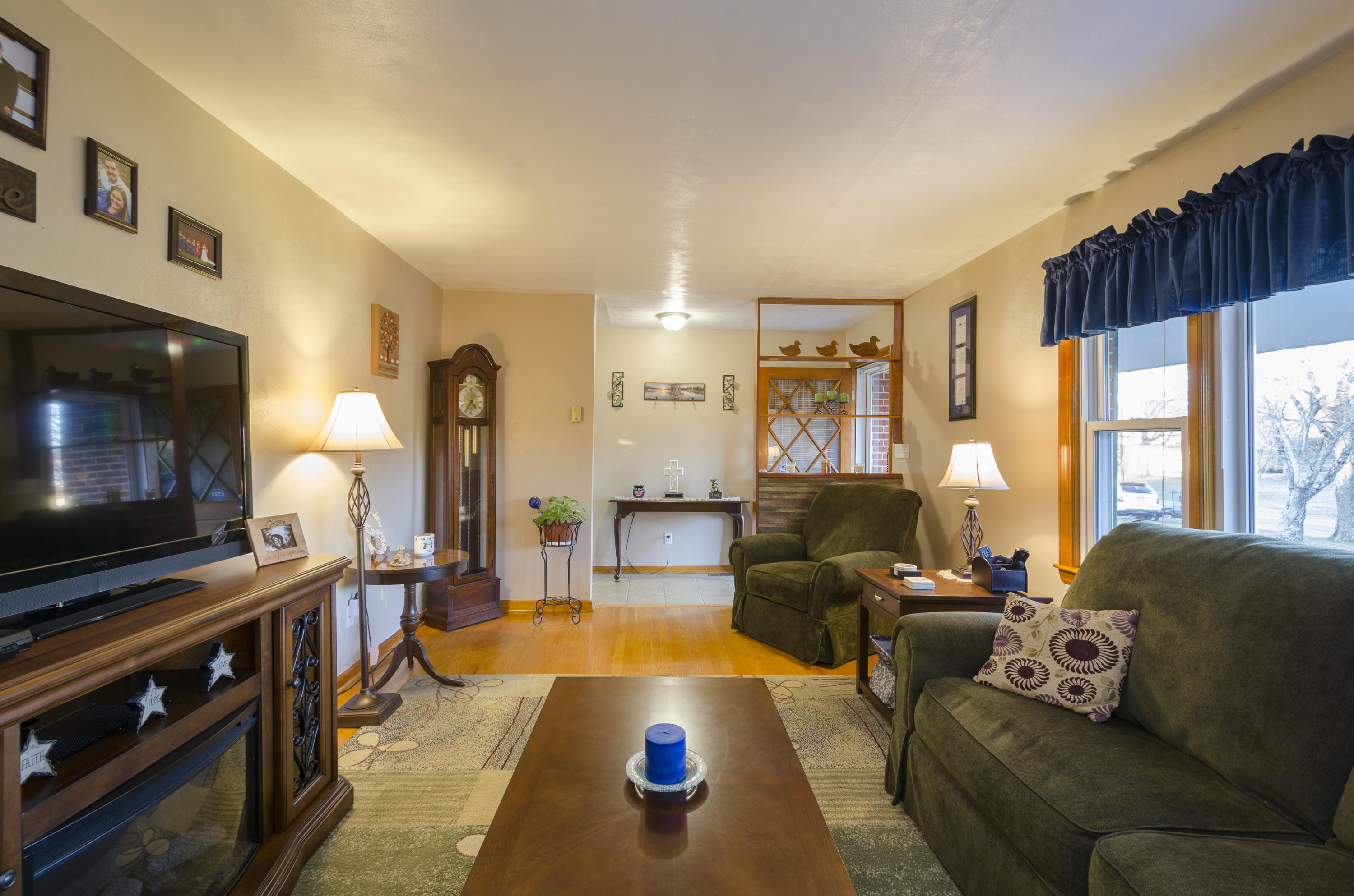 2161 Feather Road Vinton, VA 24179 - Photo 9 of 36 Living Room