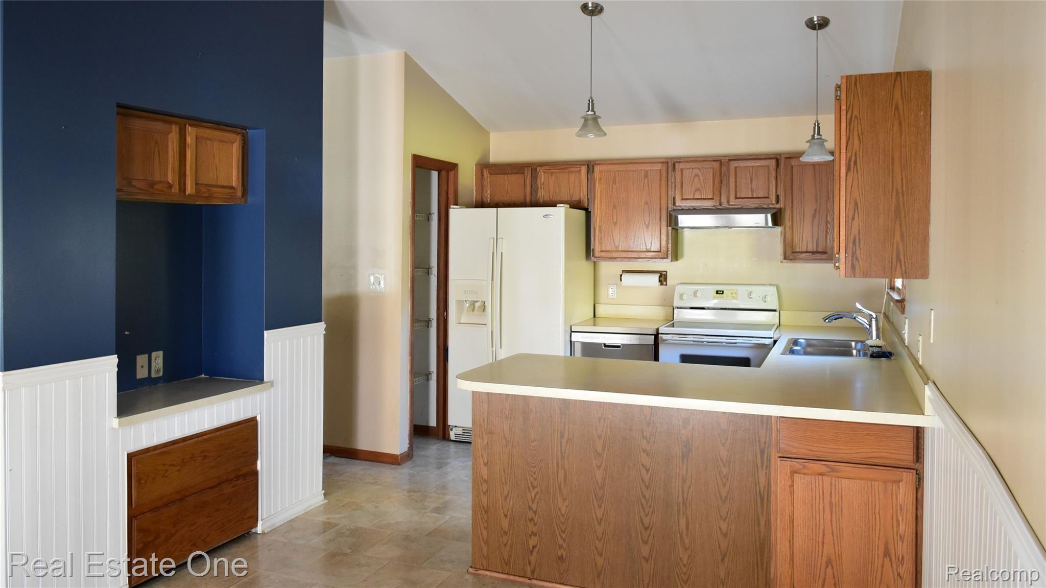 6241 Pinckney Road Pinckney, MI 48169 - Photo 9 of 35 Kitchen / Nook