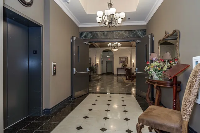 $165,000 | 212 North Center Street, Unit 502, Bloomington, IL 61701