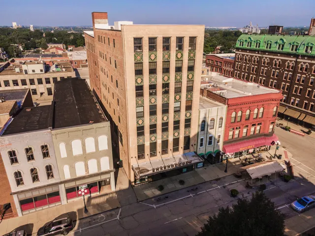 $165,000 | 212 North Center Street, Unit 502, Bloomington, IL 61701