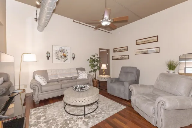 $165,000 | 212 North Center Street, Unit 502, Bloomington, IL 61701