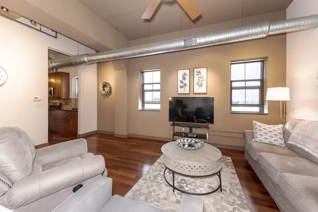 $165,000 | 212 North Center Street, Unit 502, Bloomington, IL 61701