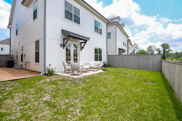 a view of a house with backyard and sitting area