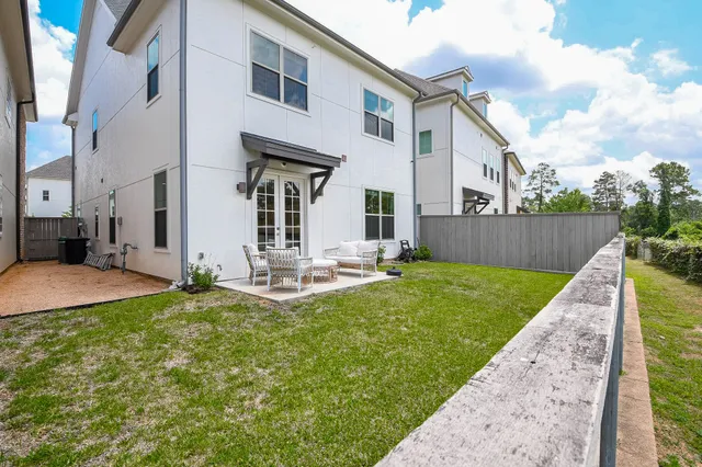a view of a house with backyard and sitting area