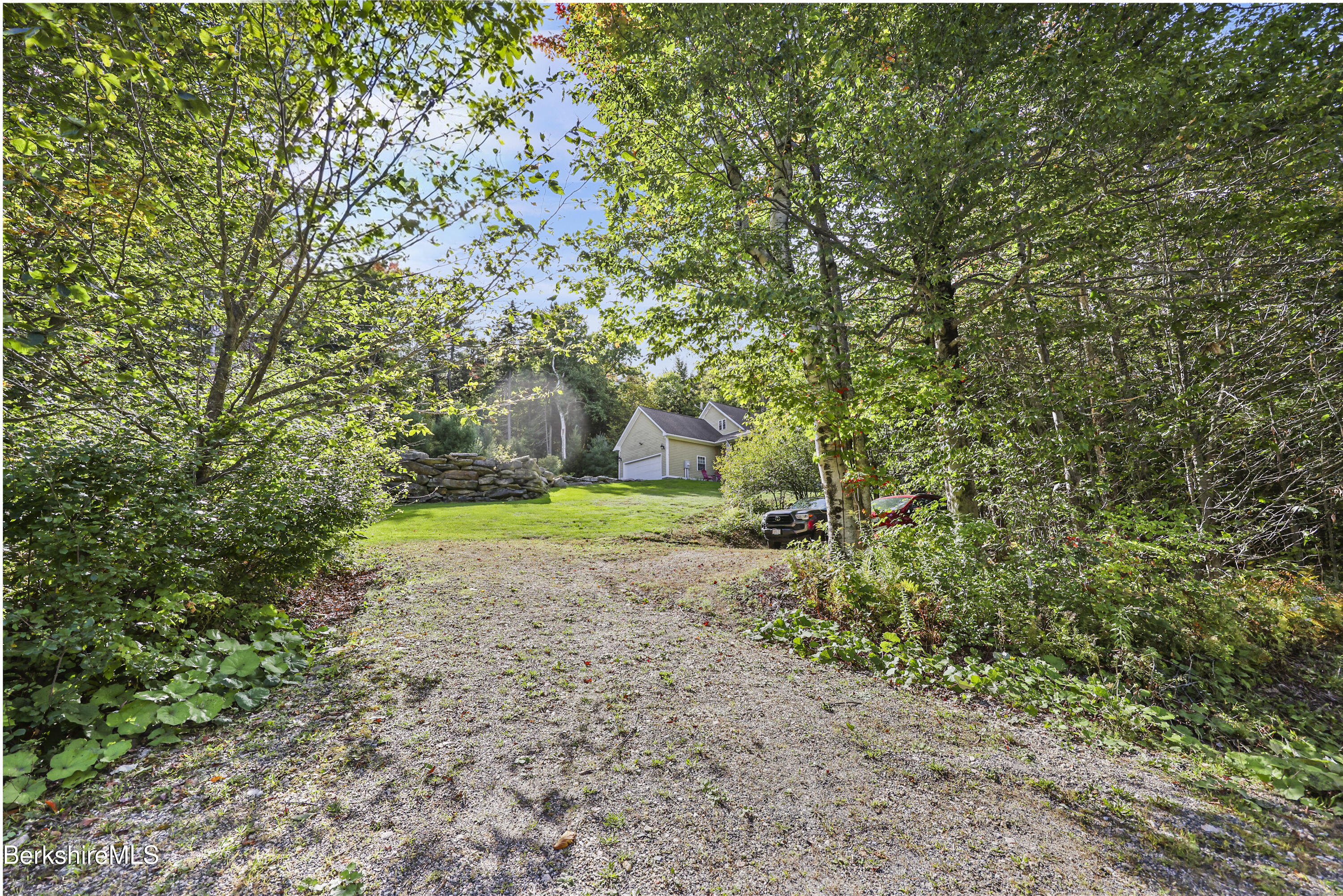 135 S Road Peru, MA 01235 - Photo 9 of 70 Driveway