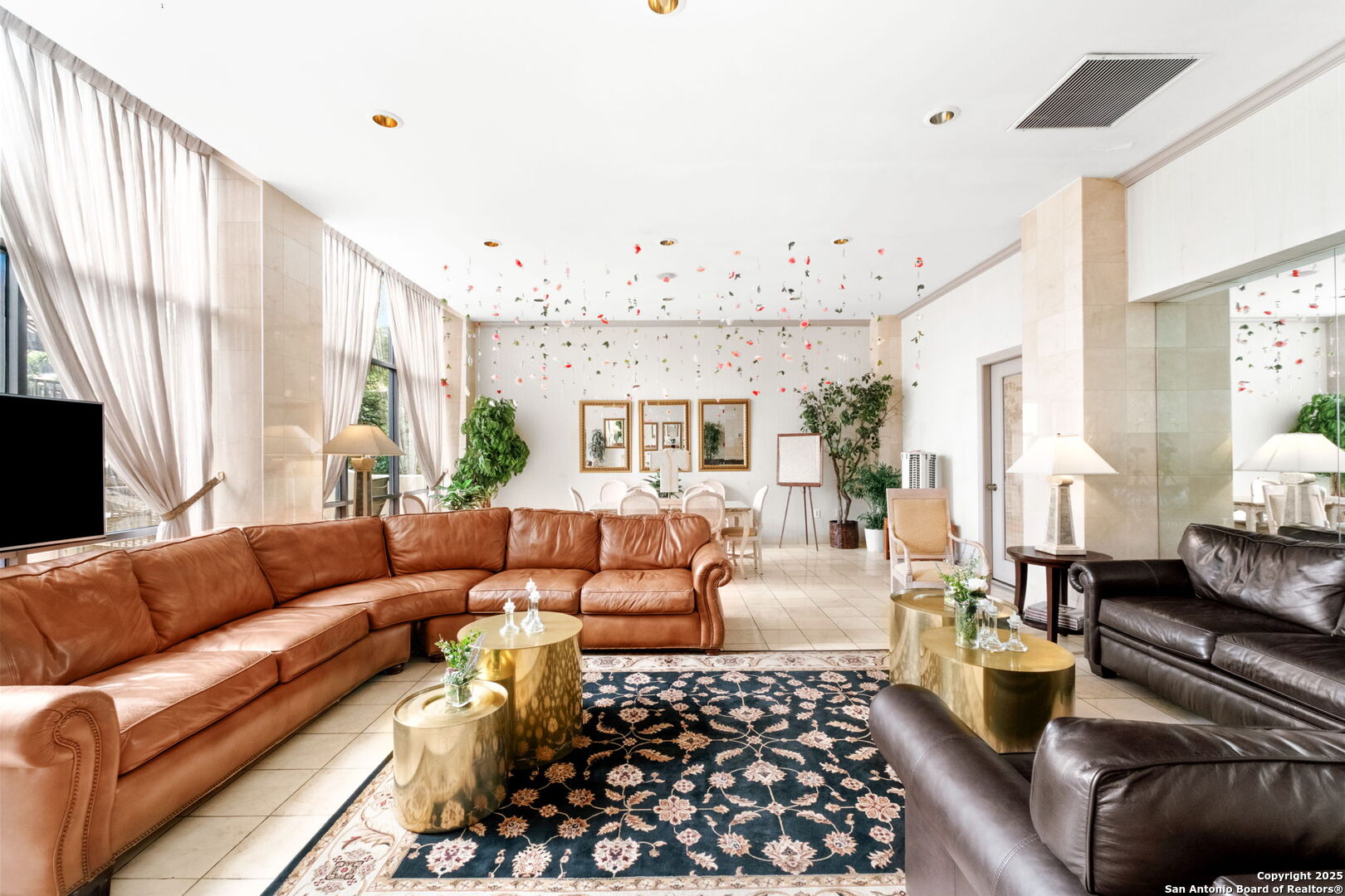 7701 Wurzbach Road, Unit 907 San Antonio, TX 78229 - Photo 4 of 25 a living room with furniture and a couch
