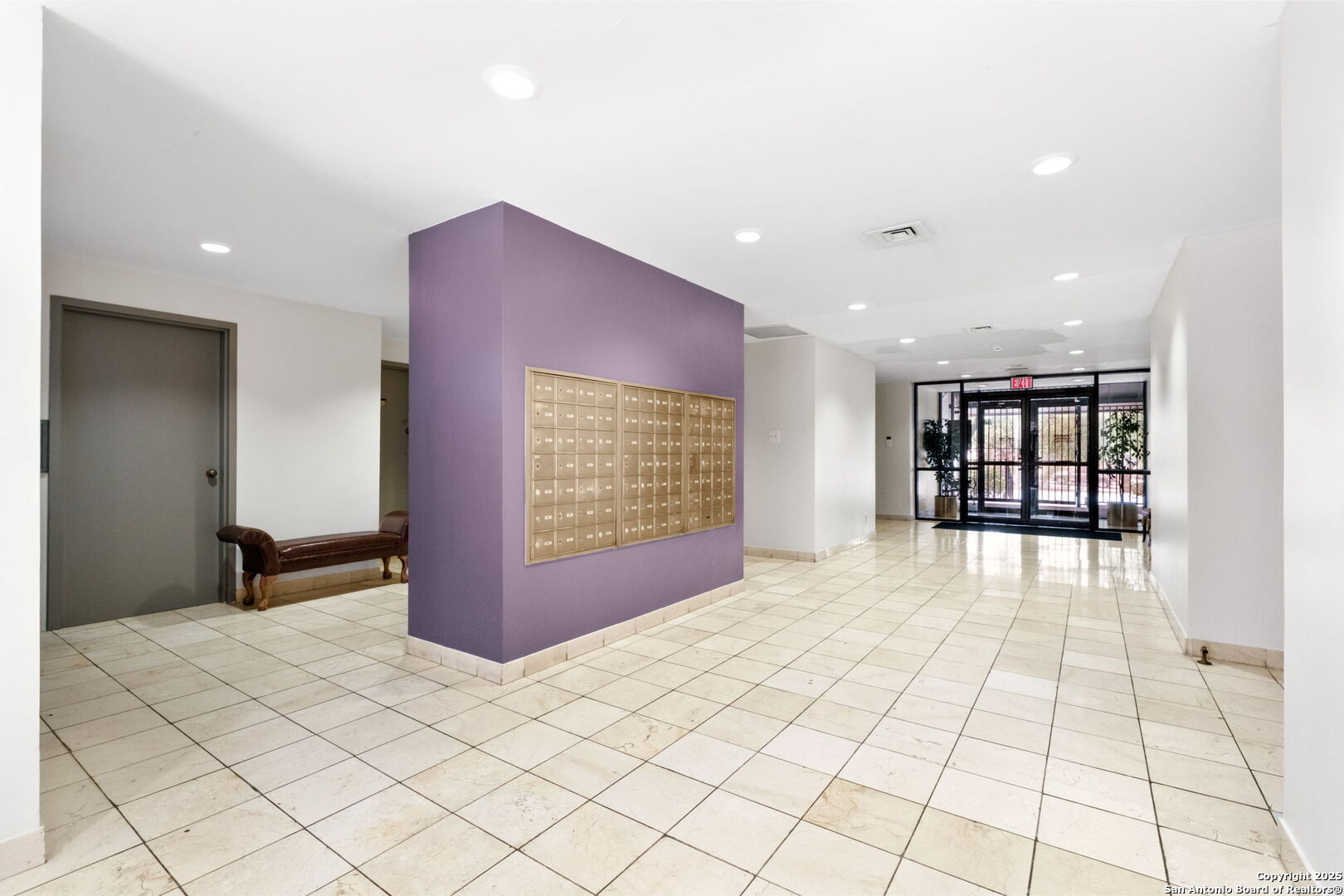 7701 Wurzbach Road, Unit 907 San Antonio, TX 78229 - Photo 6 of 25 a view of an empty room and window