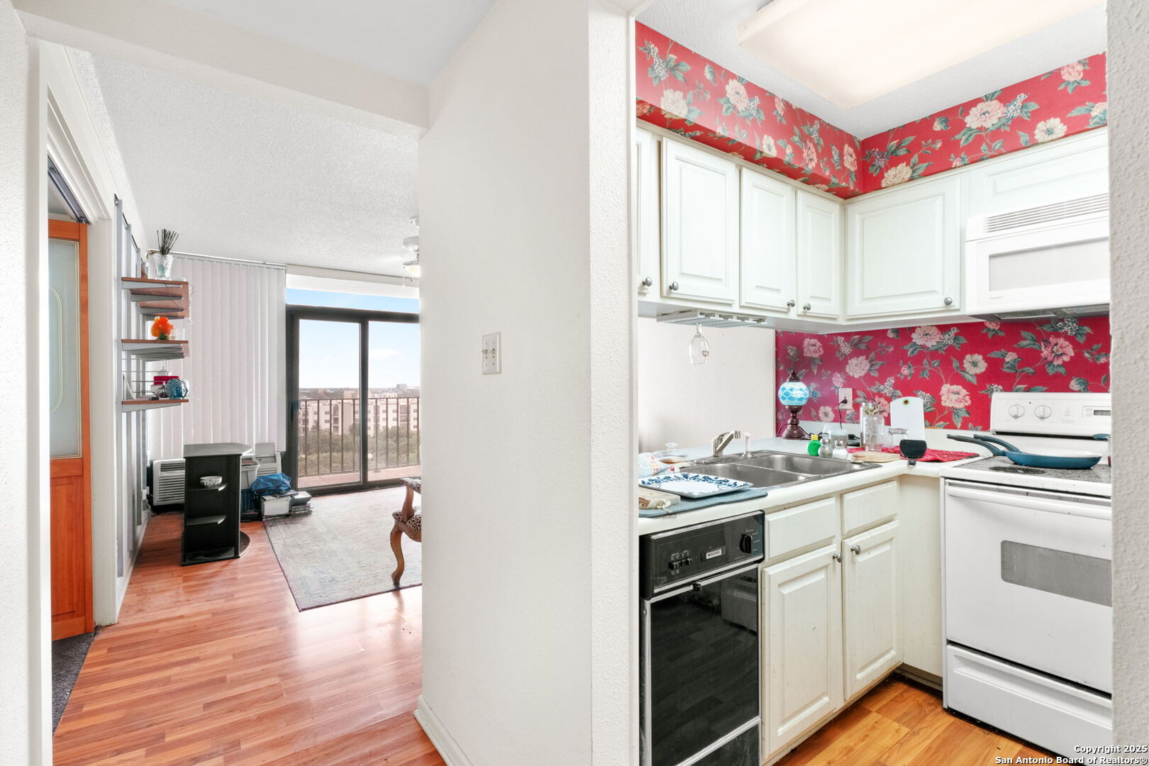 7701 Wurzbach Road, Unit 907 San Antonio, TX 78229 - Photo 8 of 25 a kitchen that has a lot of cabinets in it and wooden floors