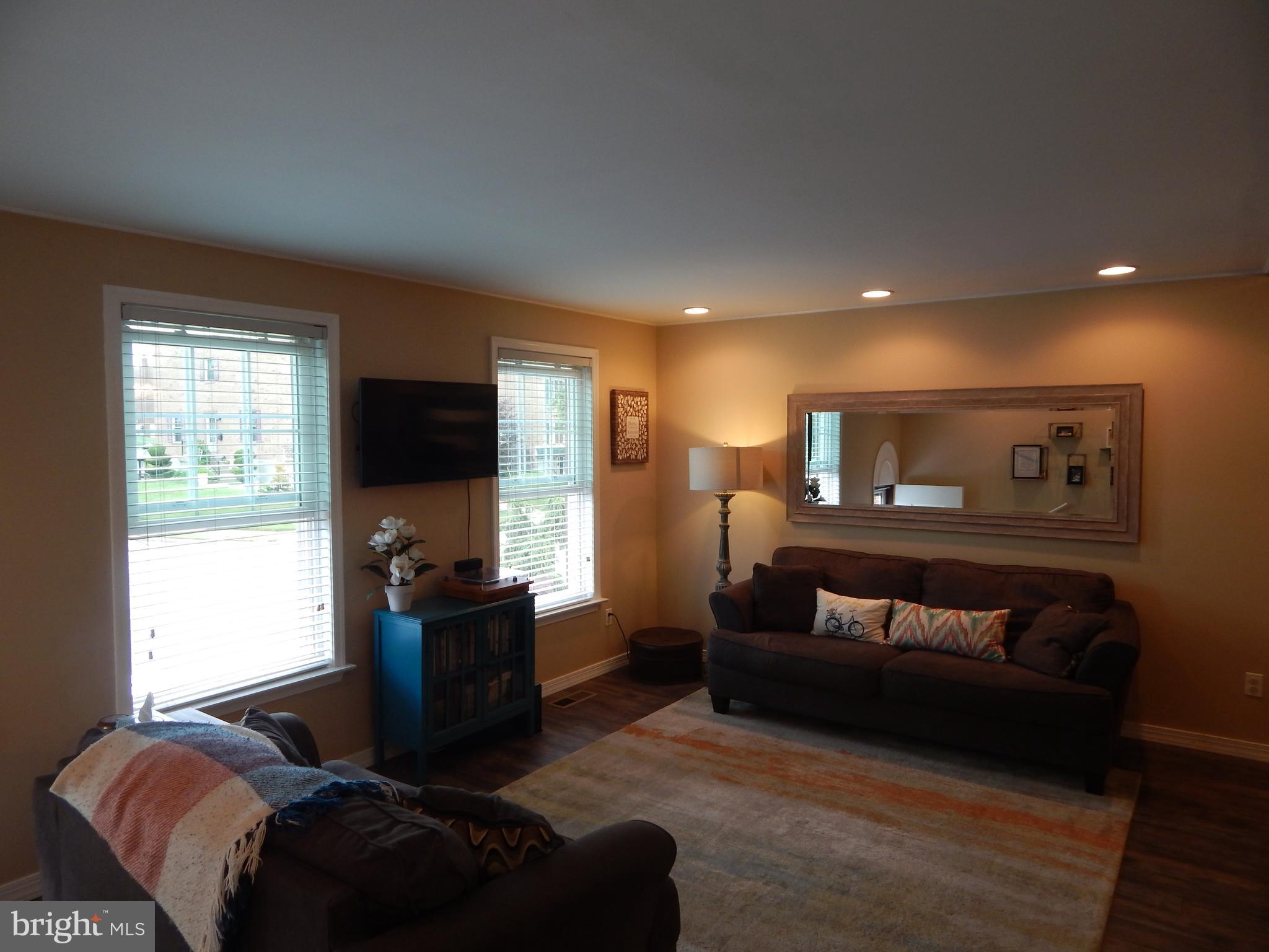 179 Greendale Road Philadelphia, PA 19154 - Photo 14 of 19 Living Room