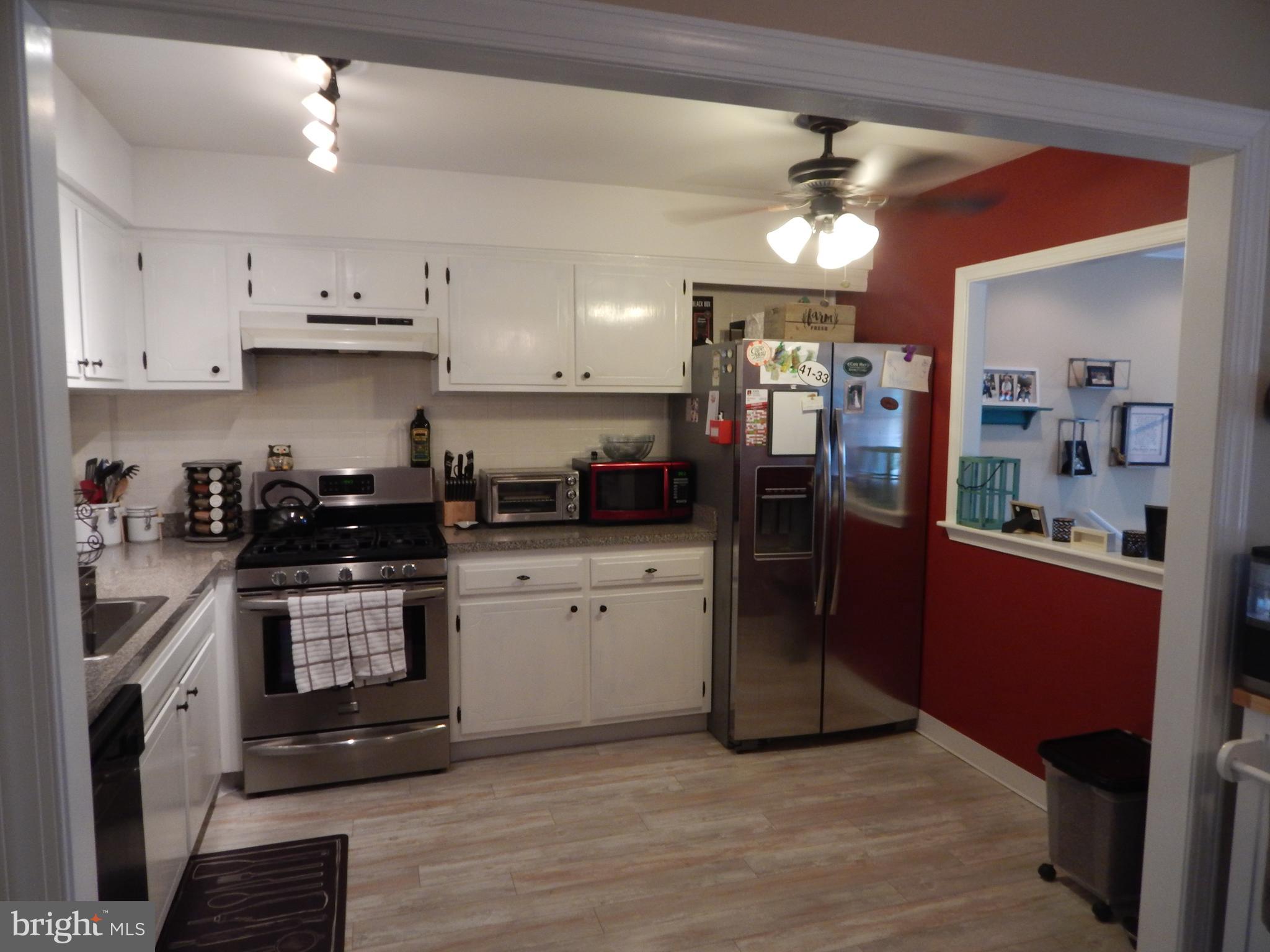 179 Greendale Road Philadelphia, PA 19154 - Photo 3 of 19 Modern Kitchen