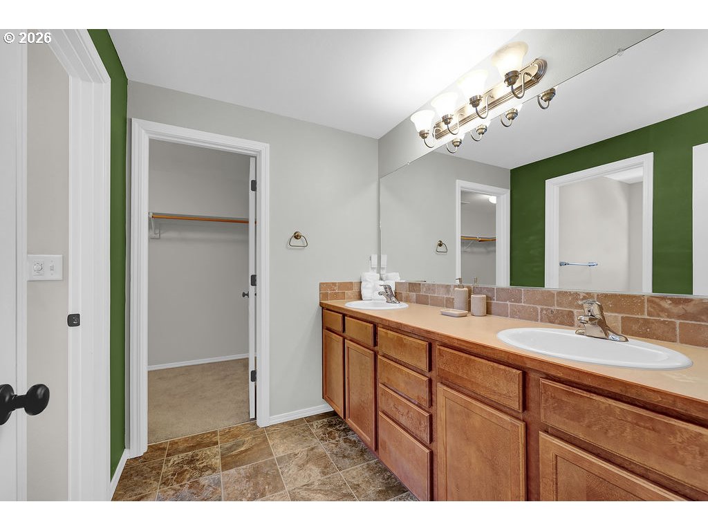 24969 Perkins Road Veneta, OR 97487 - Photo 20 of 28 En Suite Bathroom
