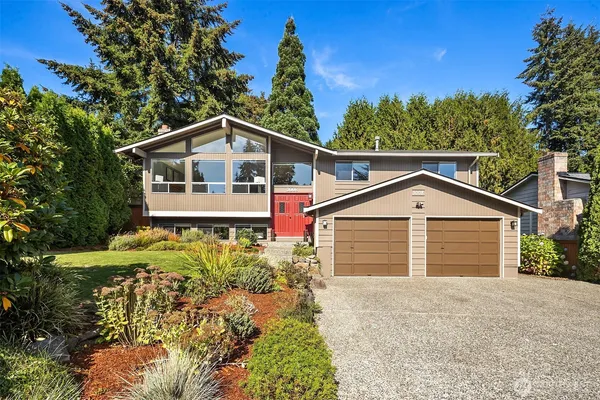 $999,000 | 3008 Northeast 201st Place, Lake Forest Park, WA 98155