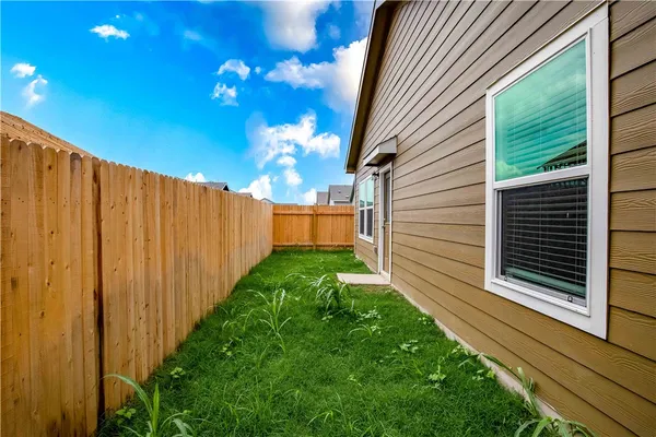 a view of a backyard with pathway