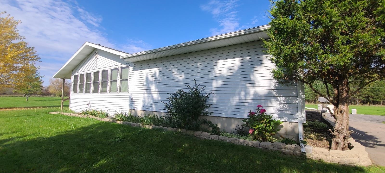 2144 Aiken Road Owosso, MI 48867 - Photo 10 of 40 50126219-9.JPG