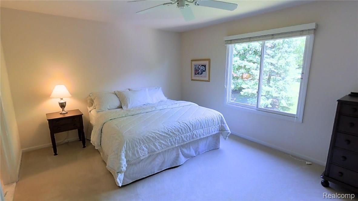1726 Spring Creek Drive Rochester, MI 48306 - Photo 34 of 41 06032016_151046.jpg