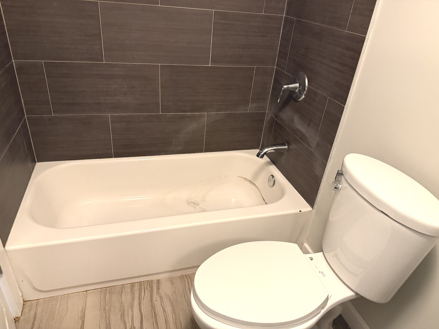 3033 North Sheridan Road, Unit 403 Chicago, IL 60657 - Photo 13 of 25 Gallery Image 13