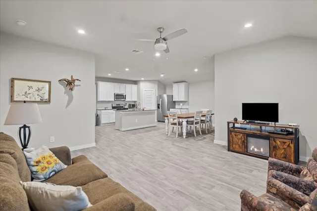 $290,000 | 111 Bunker Hl Court, Anahuac, TX 77514