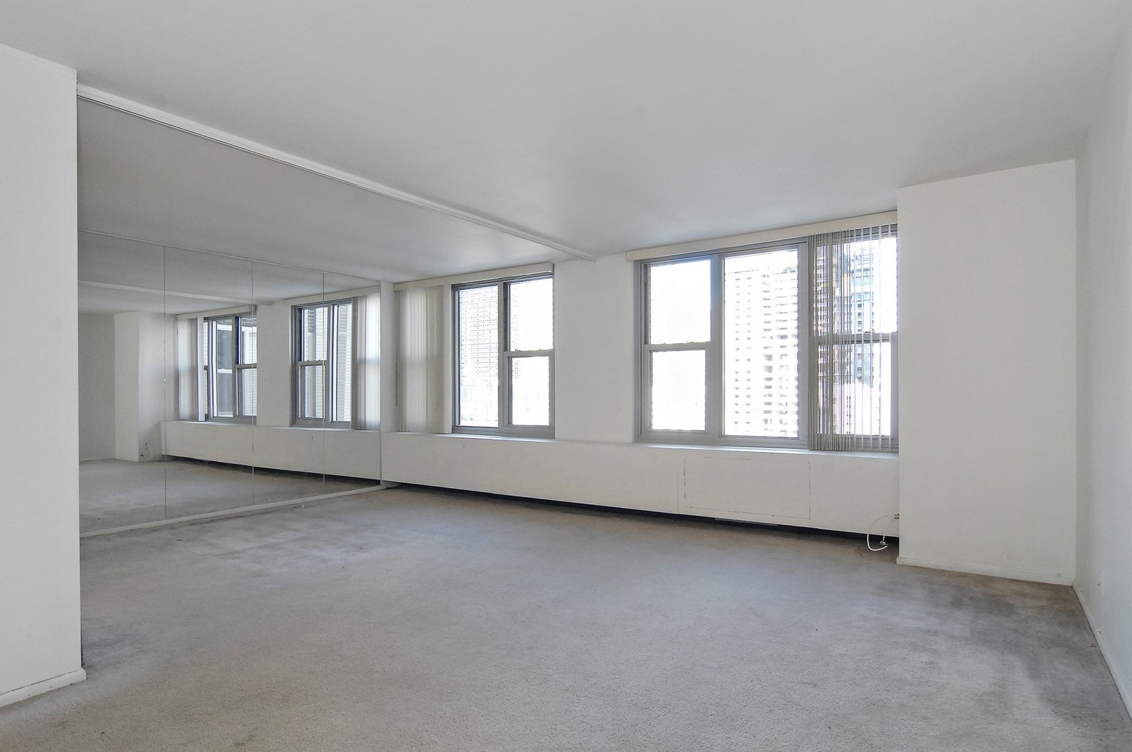 400 East Randolph Street, Unit 1512 Chicago, IL 60601 - Photo 3 of 37
