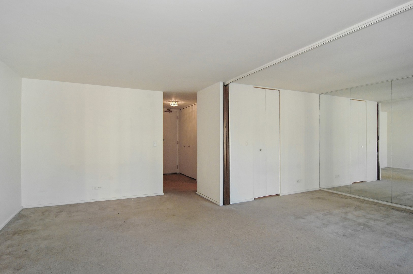 400 East Randolph Street, Unit 1512 Chicago, IL 60601 - Photo 5 of 37