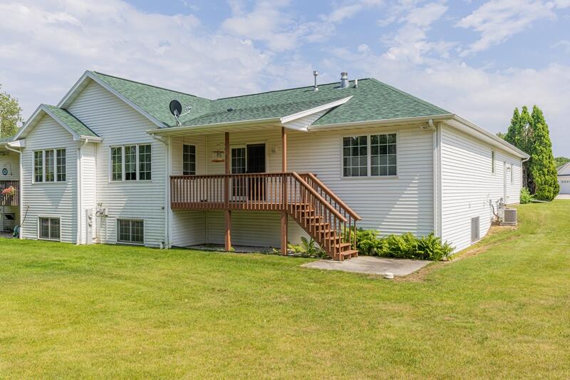864 Eagles Way Plymouth, WI 53073 - Photo 20 of 21 Exterior Rear (1)