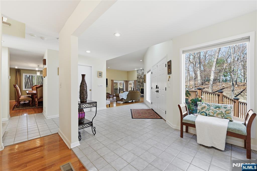 947 Franklin Lake Road Franklin Lakes, NJ 07417 - Photo 9 of 36