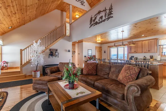 $549,900 | 32 Smith Farm Lane, Barton, VT 05822