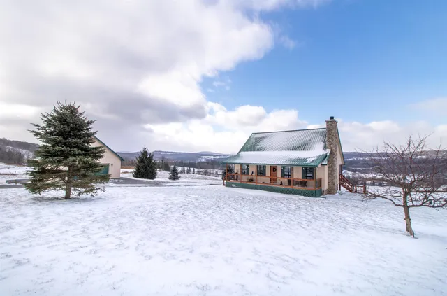 $549,900 | 32 Smith Farm Lane, Barton, VT 05822