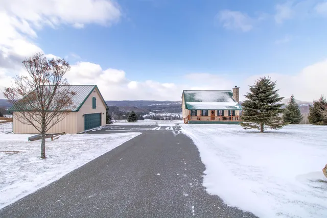$549,900 | 32 Smith Farm Lane, Barton, VT 05822