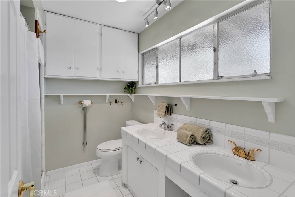 19955 Chickasaw Road Apple Valley, CA 92307 - Photo 26 of 60 a bathroom with a sink toilet and vanity