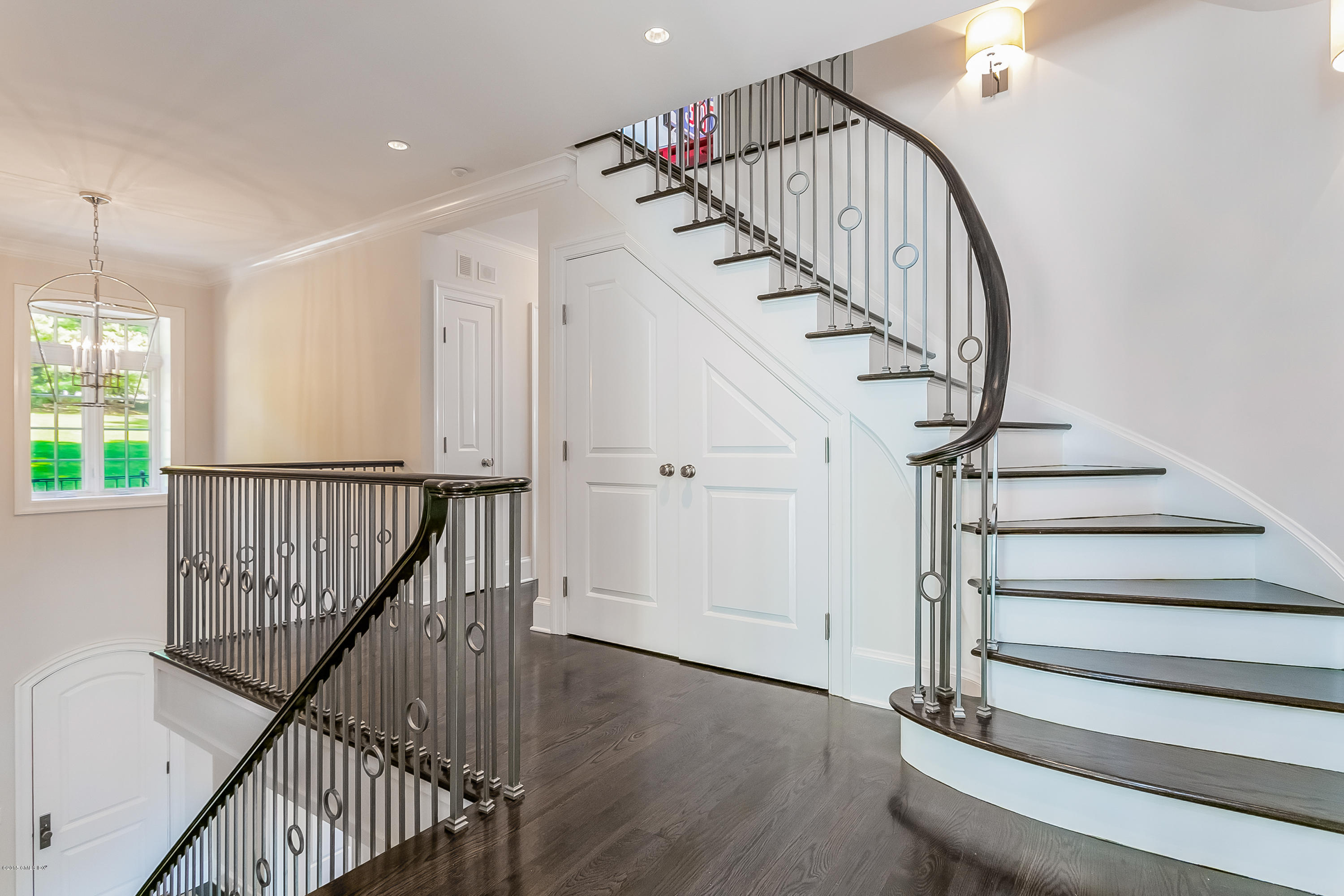 404 Round Hill Road Greenwich, CT 06831 - Photo 23 of 49 031-Landing-2139178-large