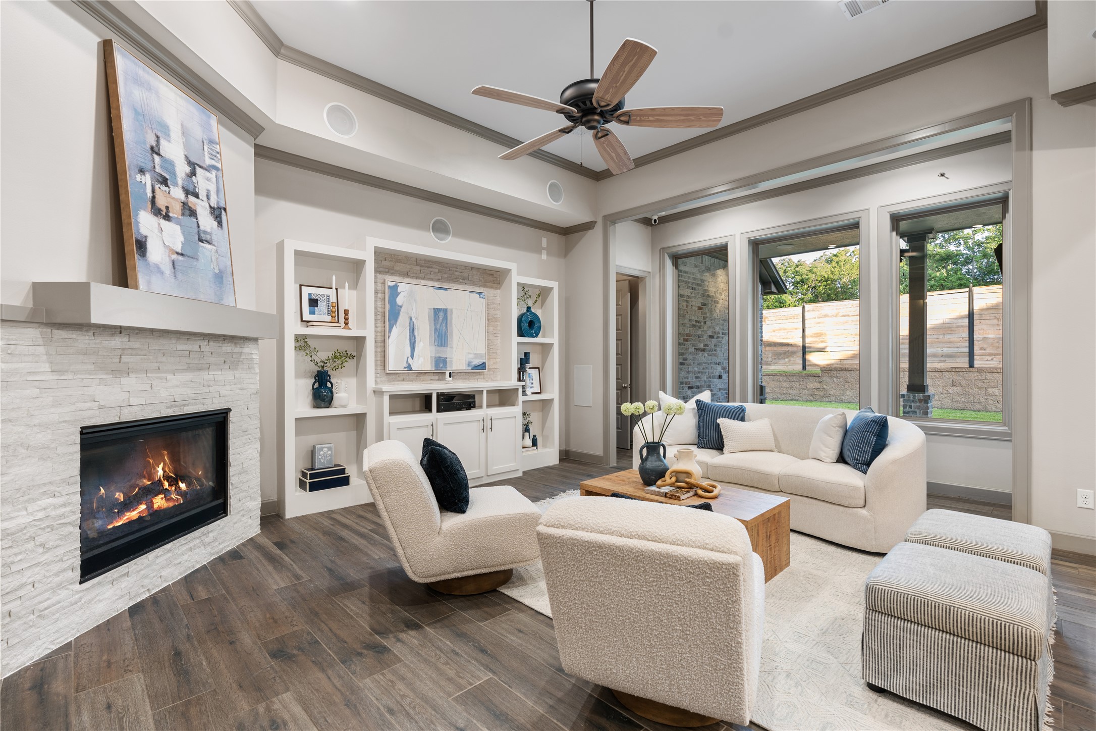 12379 Pebble View Drive Conroe, TX 77304 - Photo 17 of 46 Living area perfect space to enjoy time with family or friends.