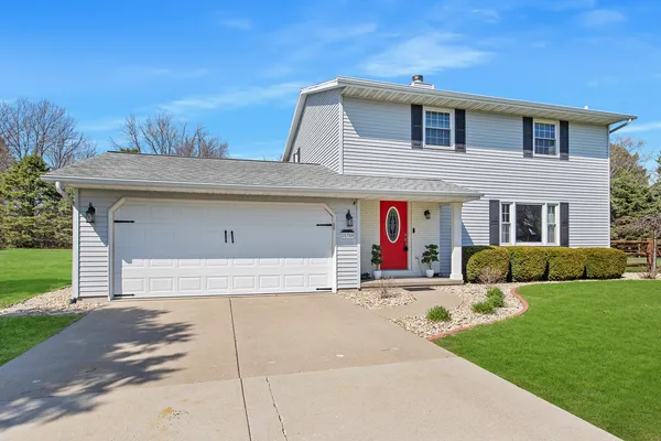 $369,000 | 18788 Highway 150, Bloomington, IL 61705