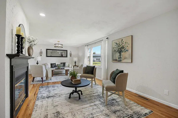 $369,000 | 18788 Highway 150, Bloomington, IL 61705