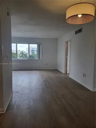 $2,600 | 1020 94th Street, Unit 503, Bay Harbor Islands, FL 33154