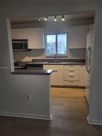 $2,600 | 1020 94th Street, Unit 503, Bay Harbor Islands, FL 33154